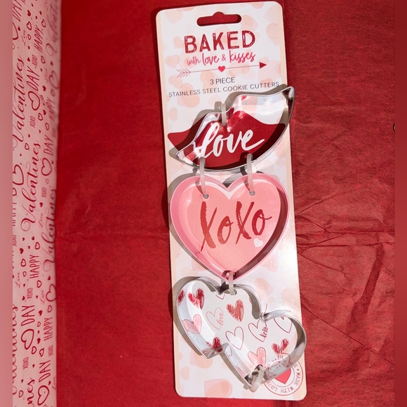 ❤️ 6" Rae Dunn Nibble Plate, Baker's Spatula & Cookie Cutters Bundle - Picture 4 of 12